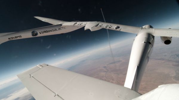 Космический туризм: ракетоплан Virgin Galactic успешно долетел до границы космоса
