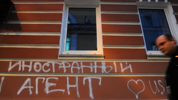 Российские суды разрешили минюсту признавать людей СМИ-иноагентами. Все пять исков отклонены