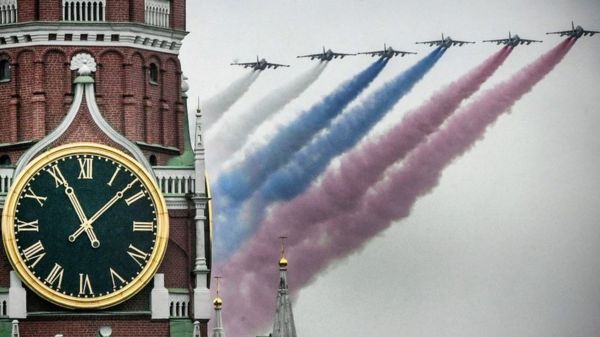 "Сборища недобитых карателей". Путин на параде Победы выступил против "попыток переписать историю"