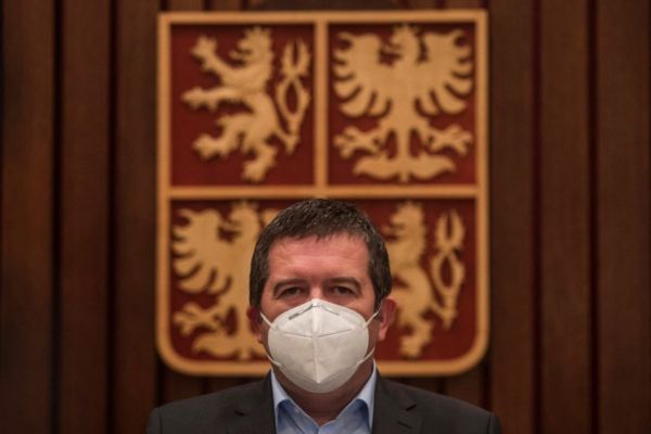 Информация о взрывах в обмен на "Спутник". В Чехии вице-премьера заподозрили в попытке тайно договориться с Россией