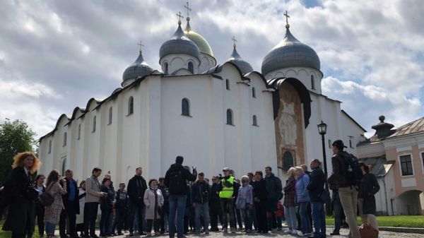 Земский съезд в Новгороде оцеплен полицией, Галямину задержали