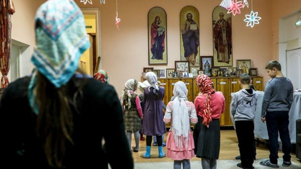 Патриарх Кирилл призвал женщин отказаться от аборта и "отдать ребенка Церкви". Так можно?