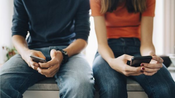 Британские ученые: соцсети и смартфоны не вызывают психических проблем у подростков