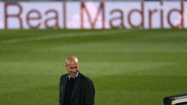 Зинедин Зидан покинул пост главного тренера мадридского "Реала"