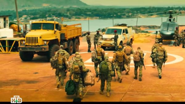 НТВ показало фильм "Турист" о российских бойцах в ЦАР. Мы его посмотрели