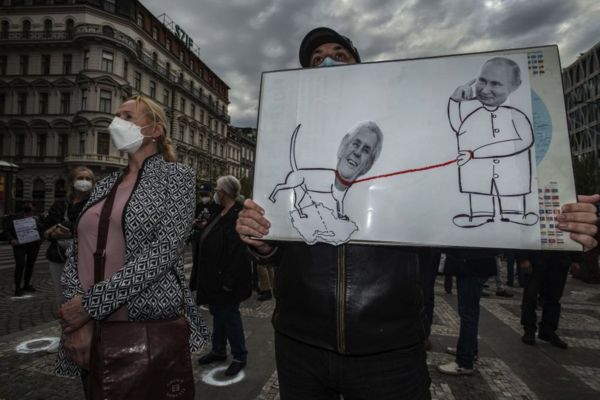 Информация о взрывах в обмен на "Спутник". В Чехии вице-премьера заподозрили в попытке тайно договориться с Россией