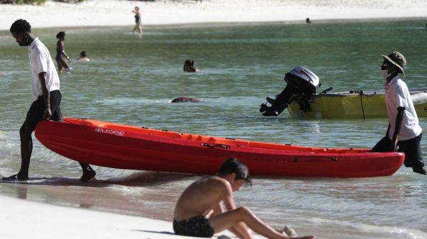 Сейшелы: почему в самой вакцинированной стране мира началась вспышка коронавируса?