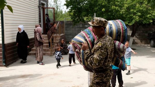 Конфликт на границе Таджикистана и Кыргызстана. Погибли 45 человек, президенты договорились о мире