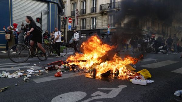 Протесты в Лондоне и Париже переросли в столкновения с полицией. Фото
