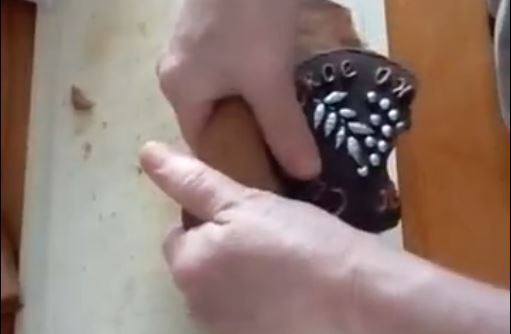 Черствые пряники и открытки вместо помощи. Как власть в России помогает ветеранам