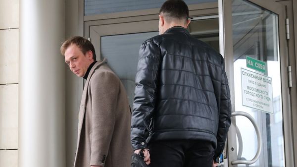 Подложившие Ивану Голунову наркотики полицейские получили сроки до 12 лет