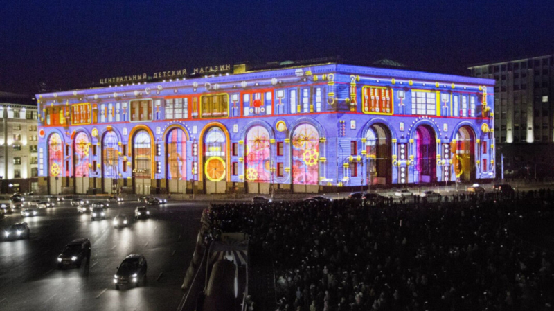 Детский магазин на Лубянке закрыли на неделю после скандала из-за толпы фанатов фильма «Майор Гром»