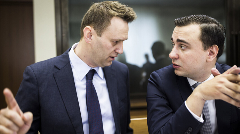 Директор ФБК сообщил о массовых вызовах на допросы сотрудников по делу против Навального