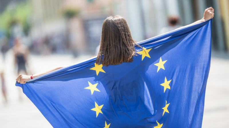 Евросовет рекомендовал открыть границы ЕС для привитых от COVID-19. Россиян, скорее всего, не пустят