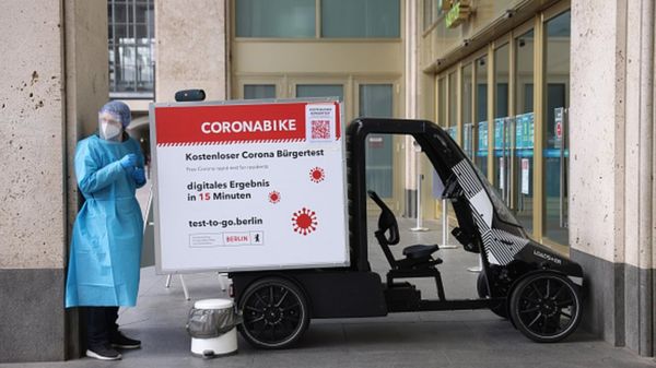 Коронавирус: ученые считают, что смертность в мире занижена вдвое; Covid-19 вынюхивают пчелы