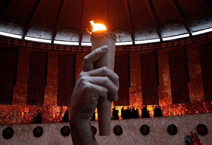 "Газпром" пообещал бесплатно поставлять газ для "Вечных огней"