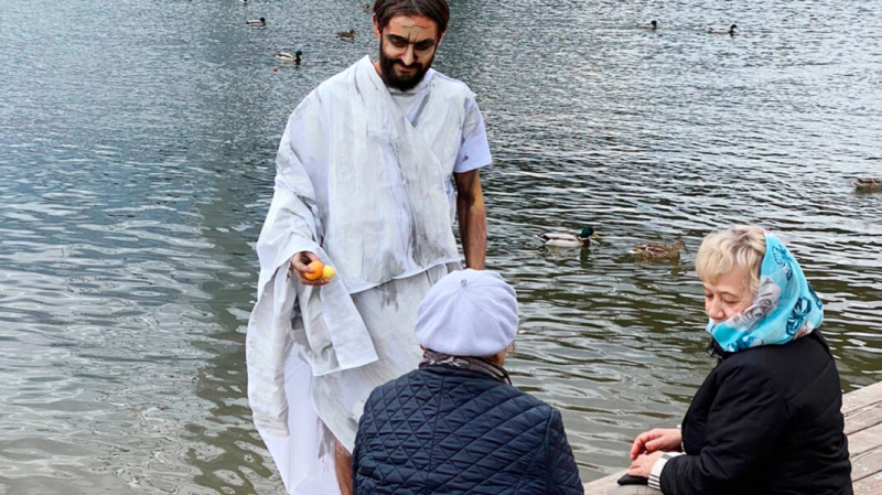 Художницу, устроившую на Пасху перфоманс с Иисусом Христом, проверит полиция