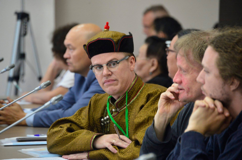 "Я считаю Туву своей второй родиной". Почему музыкант из США выучил тувинский язык и уже 18 лет живет в Кызыле