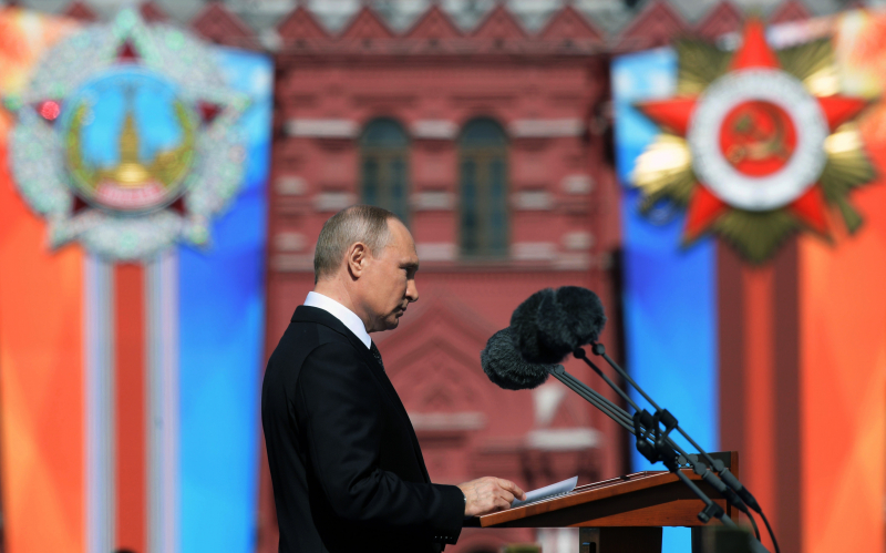 "Язычество, выраженное в культе войны". Историки анализируют законопроект о "решающей роли СССР" в победе над нацистской Германией