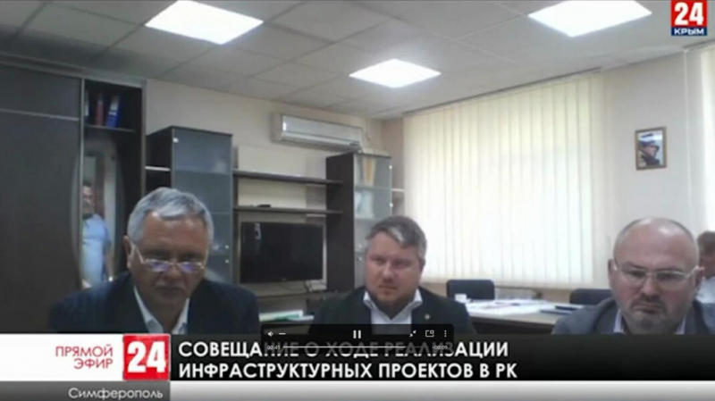 Мужчина вышел из шкафа во время совещания главы Крыма. Власти объяснили, что это был &laquo;вход в кабинет&raquo;