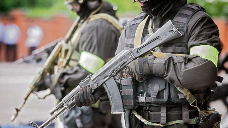 На учениях под Мурманском погибли двое сотрудников Росгвардии. Они упали с троса