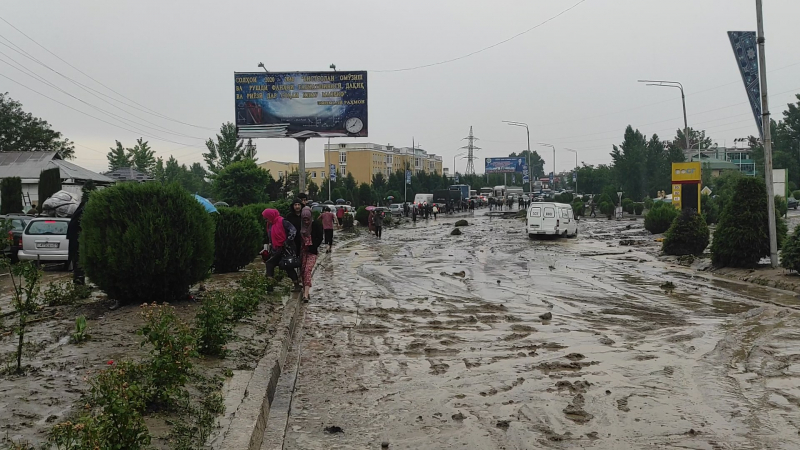"Не знаю, где жить теперь". В нескольких районах Таджикистана сошли сели, погибли 9 человек, разрушены десятки домов