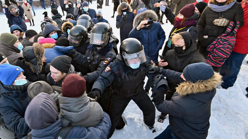 Омская полиция потребовала взыскать 450 000 рублей с организаторов акции в поддержку Навального