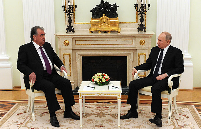 Путин объявил об укреплении российской военной базы в Таджикистане