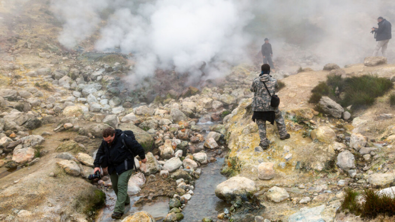Путин раскритиковал вице-премьера за слова о &laquo;топчущих&raquo; камчатскую Долину гейзеров туристах