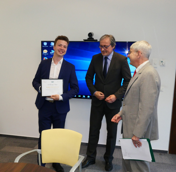 "Рассказывать правду опасно – ты можешь оказаться в тюрьме". О чем Роман Протасевич писал первому президенту Чехии Вацлаву Гавелу