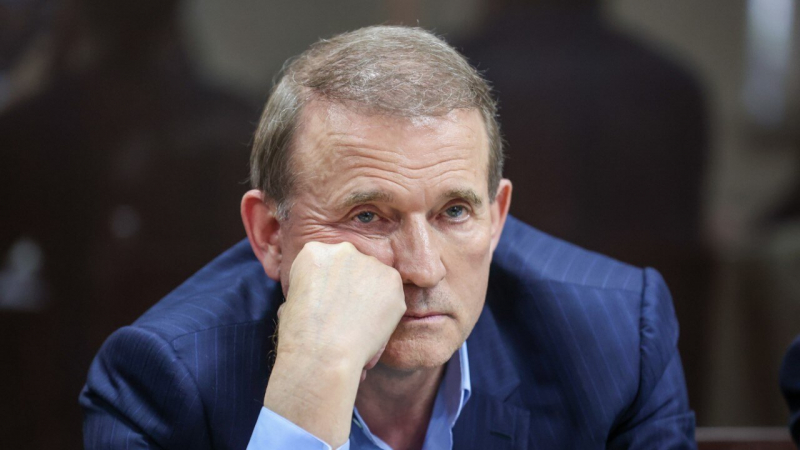 Суд в Киеве поместил кума Путина Медведчука под домашний арест