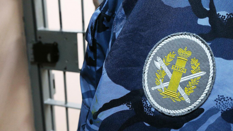 В Госдуме предложили запретить адвокатам приходить к заключённым с телефонами. Юристы идею раскритиковали