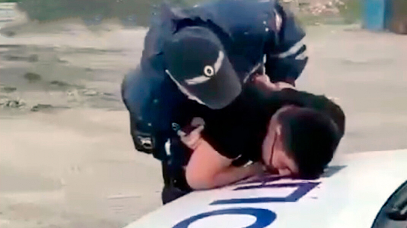 В Новосибирской области умер мужчина, которому полицейский &laquo;непроизвольно&raquo; выстрелил в голову