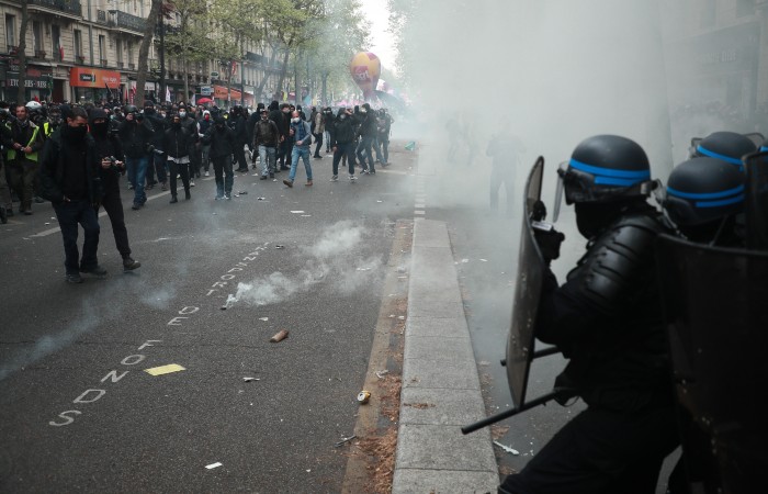 В Париже задержаны 34 участника первомайской демонстрации