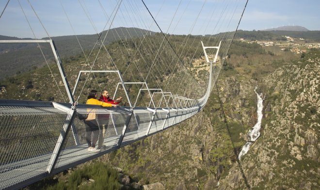 В Португалии открыли самый длинный подвесной мост в мире