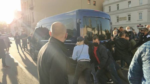 В Беларуси задержан популярный критик Лукашенко. Кто такой и откуда взялся?