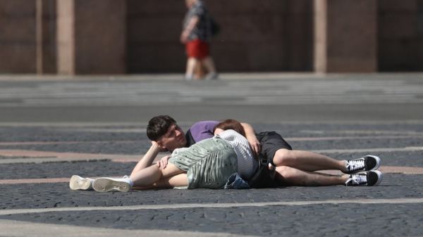 "Дельта" между Москвой и Петербургом. Власти думают, как бороться с новым штаммом коронавируса