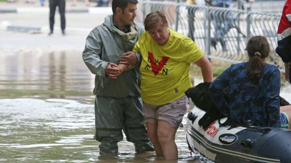 Керчь затопило после ливня. Фотографии