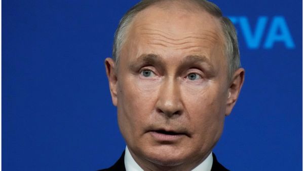 Путин наложил вето на закон об ответственности СМИ за цитирование фейков. Такое бывает редко