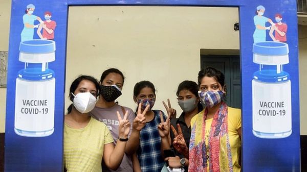 Коронавирус в мире: "Дельта" добралась до Казахстана, Европа отменяет последние ограничения