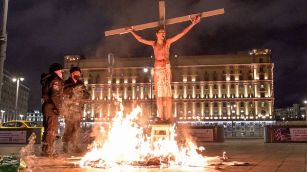 "Устранение страха". Акционисту Крисевичу грозит реальный срок за акцию на Красной площади