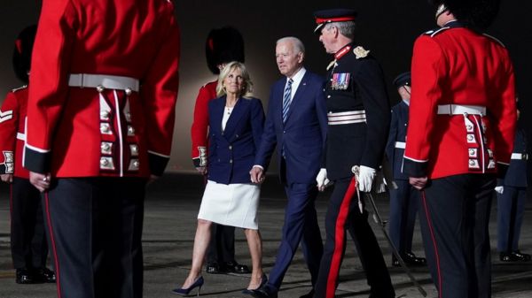 Байден прибыл в Британию; от него ждут объявления о 500 млн дозах вакцины от коронавируса для бедных стран