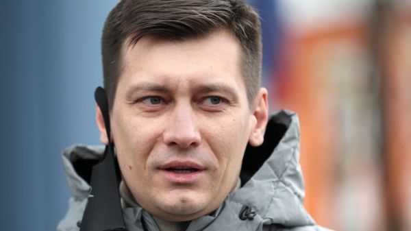 К оппозиционеру Дмитрию Гудкову, его родственникам и соратникам пришли с обысками
