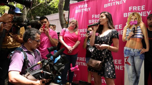 Литий, абьюз и шесть медсестер. Бритни Спирс выступила в суде по делу о своем опекунстве