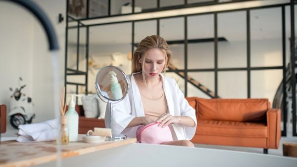 Убийственный макияж: какие бактерии прячутся в вашей косметичке