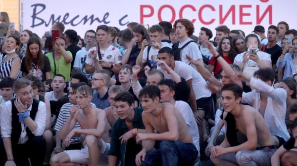 В Петербурге в разгар эпидемии прошел праздник выпускников "Алые Паруса"