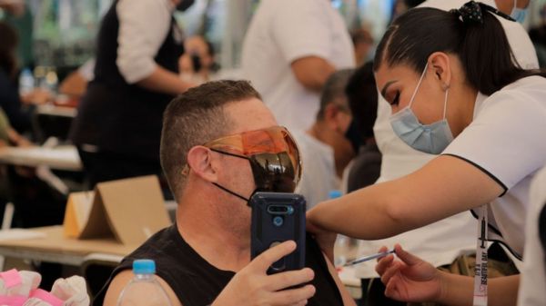 Гватемала просит Россию вернуть деньги из-за срыва поставок "Спутника V". РФПИ обещает выполнить контракт