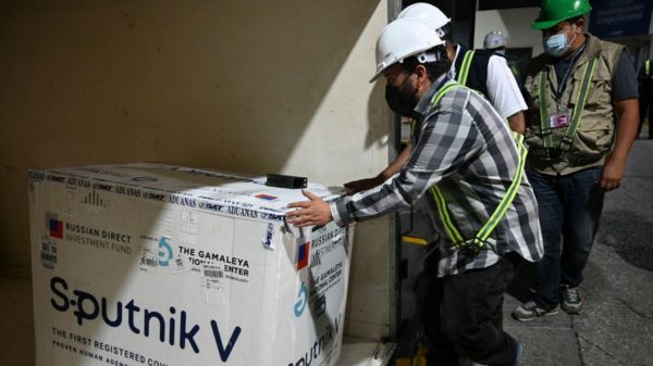 Гватемала просит Россию вернуть деньги из-за срыва поставок "Спутника V". РФПИ обещает выполнить контракт