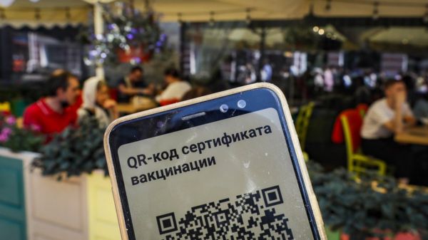 Дайджест: Меркель хочет закрыть ЕС для британцев, в московские рестораны пустят только с QR-кодом