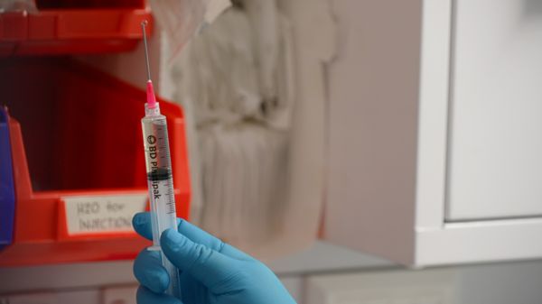 Первое за 20 лет лекарство от болезни Альцгеймера. США одобрили препарат адуканумаб